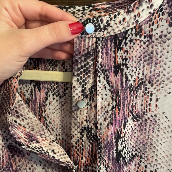 Jennifer Lopez blouse - Picture 3 of 4